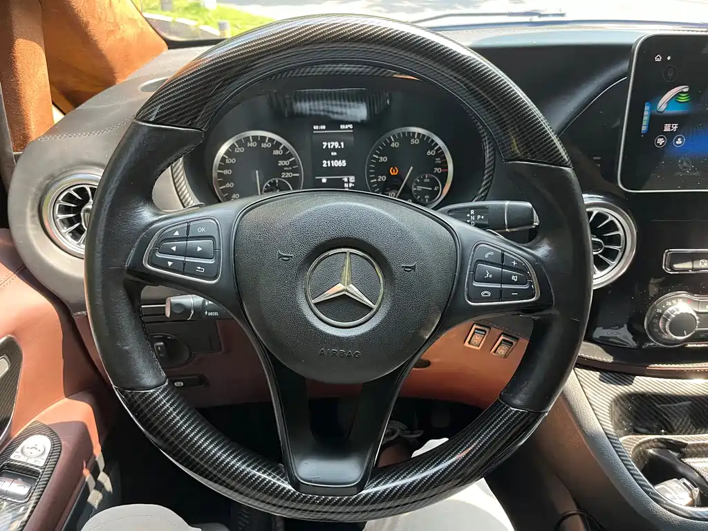 Mercedes-Benz V-Class (Import) — миниатюра 14