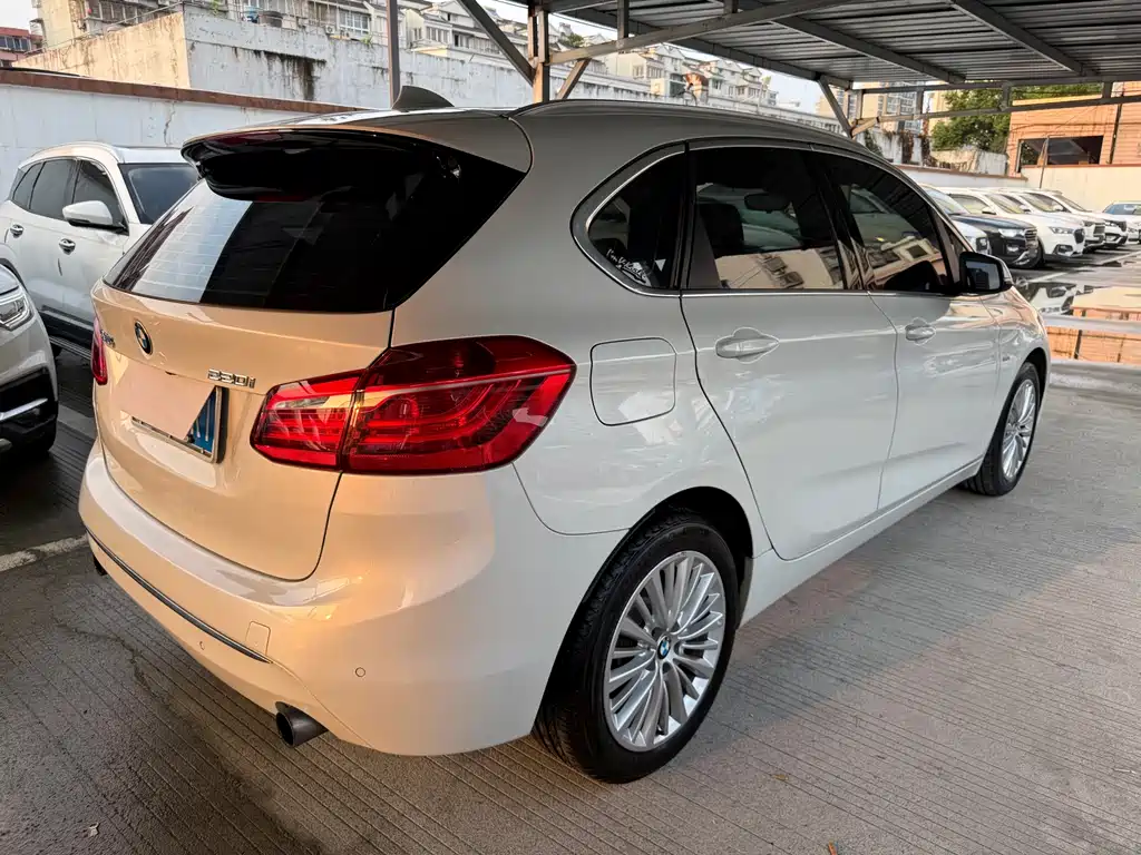 BMW 2 Series Active Tourer — миниатюра 11