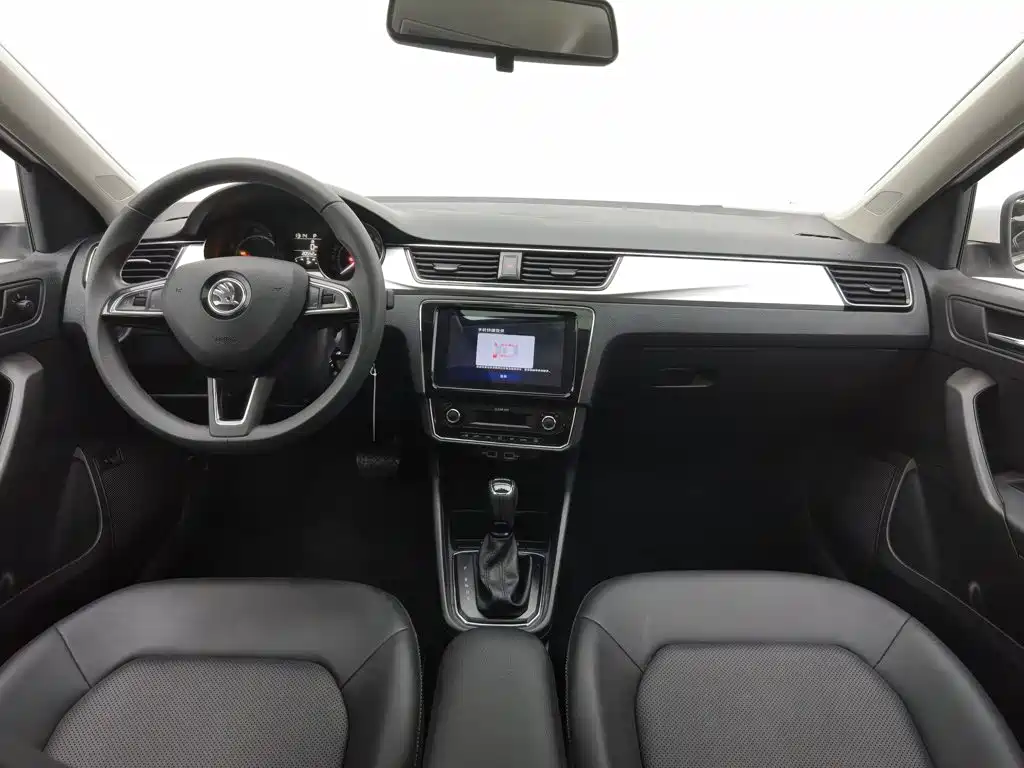 Skoda Rapid — миниатюра 5