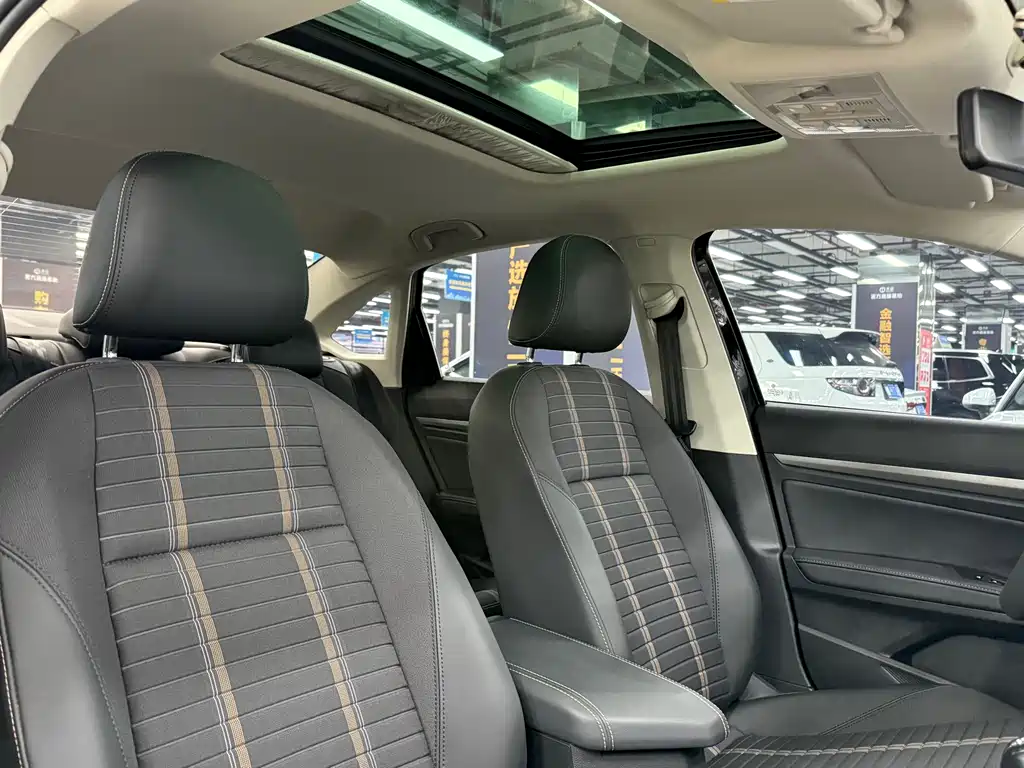 Volkswagen Lavida — миниатюра 13