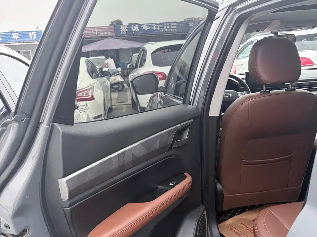 Geely Vision X6 — миниатюра 9