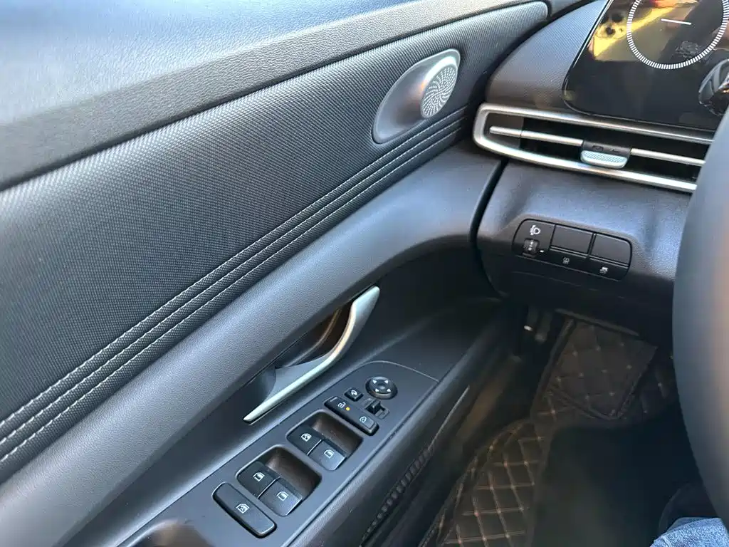 Hyundai Elantra — миниатюра 20