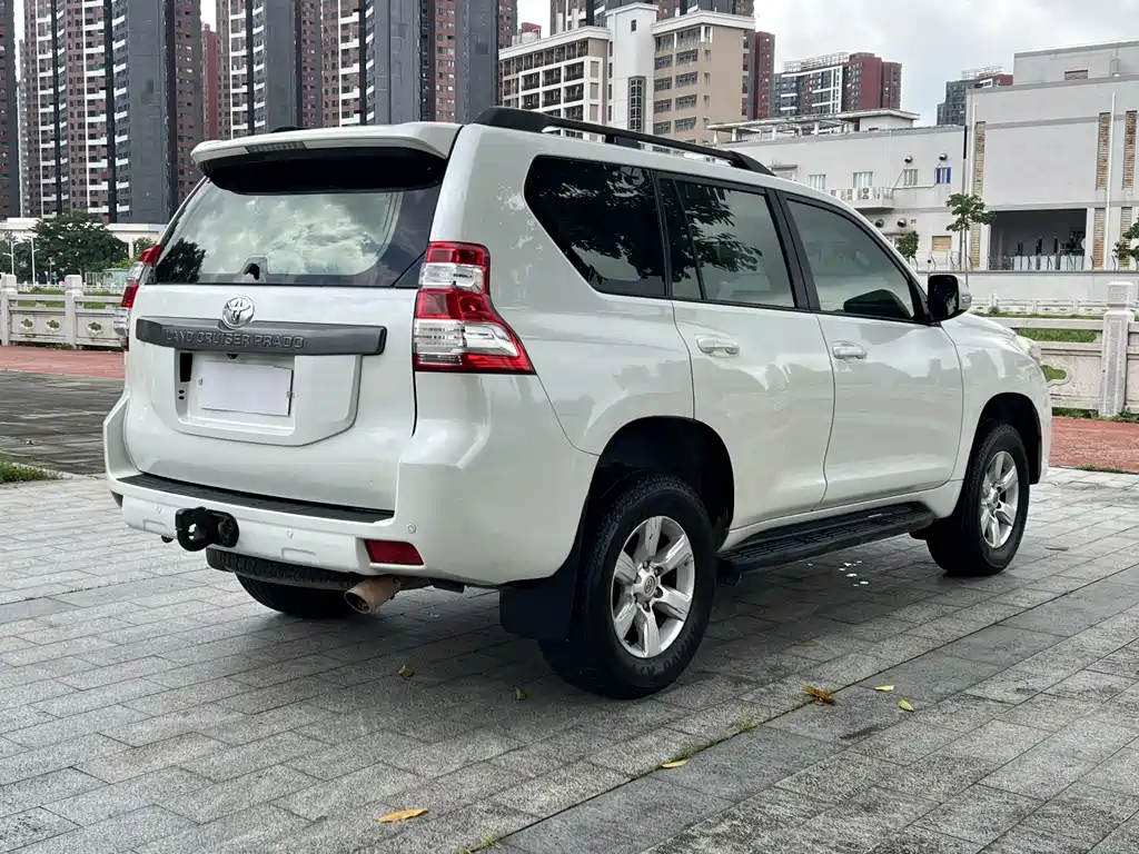 Toyota Land Cruiser Prado 2016 2.7L AT Standard