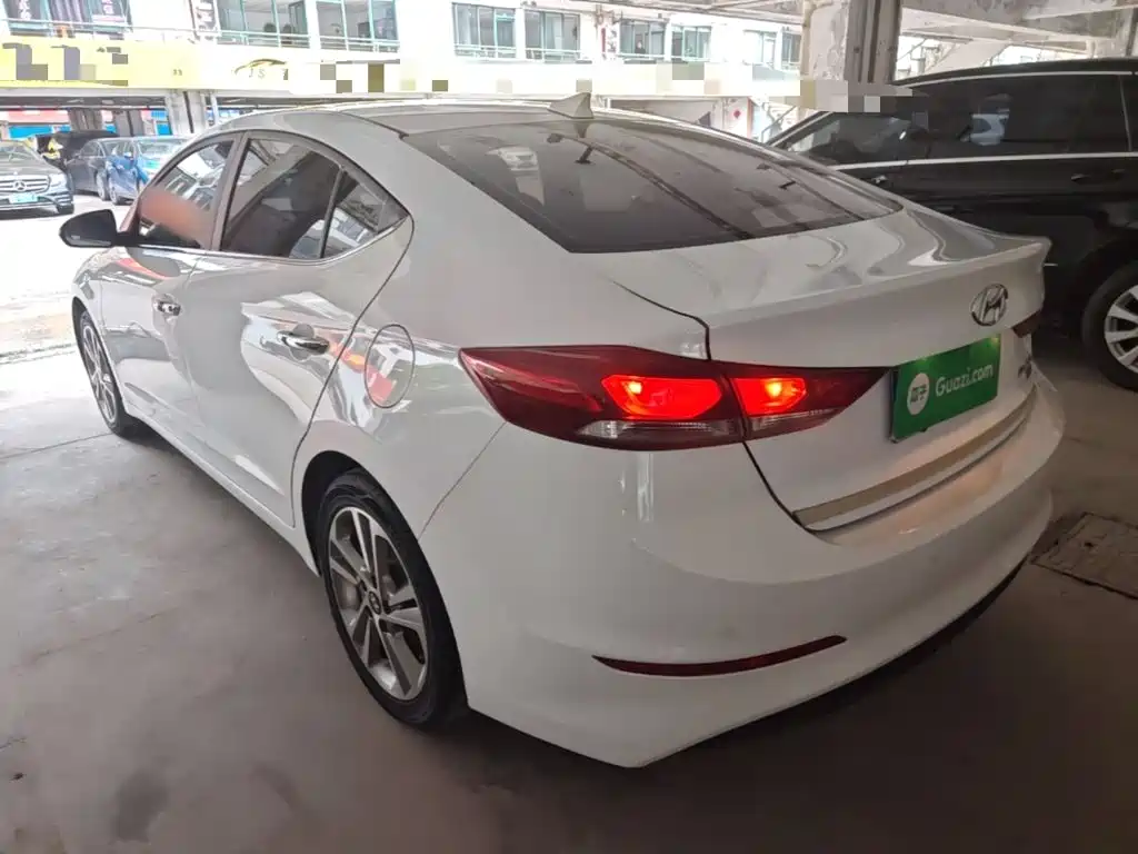 Hyundai Elantra — миниатюра 5