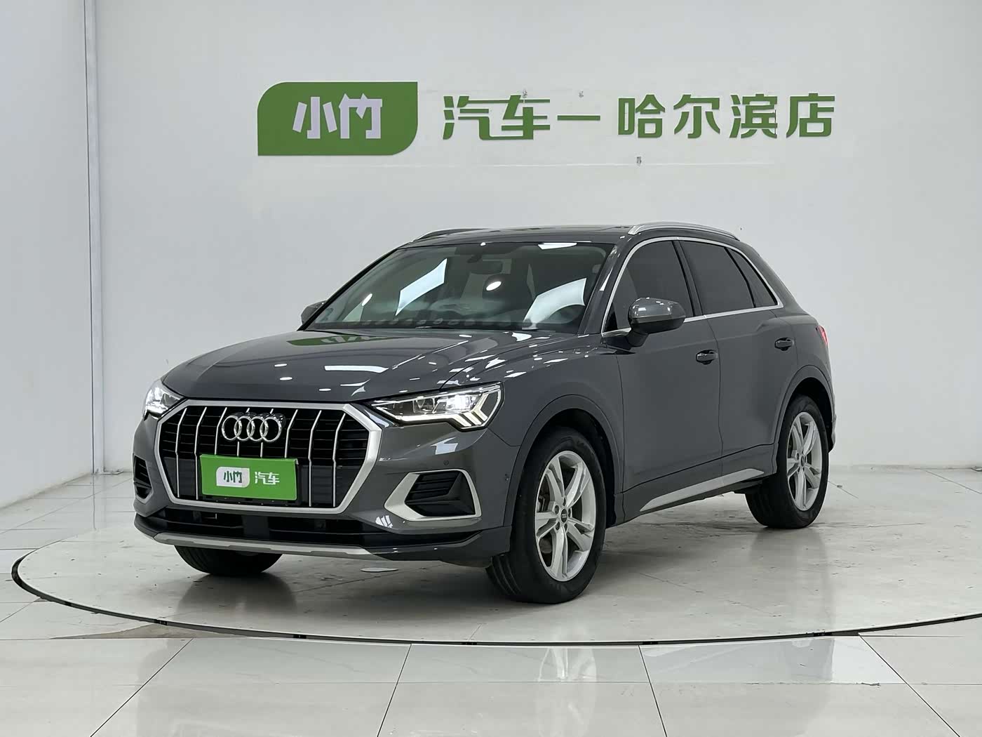 Audi Q3 1.4 л 2023 г. Серебристо-серый, пробег 19000 км