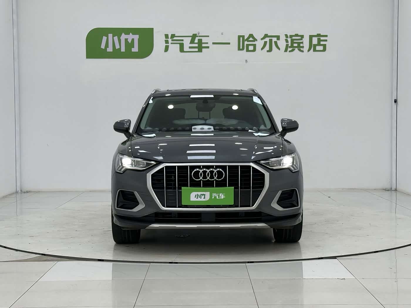 Audi Q3 1.4 л 2023 г. Серебристо-серый, пробег 19000 км