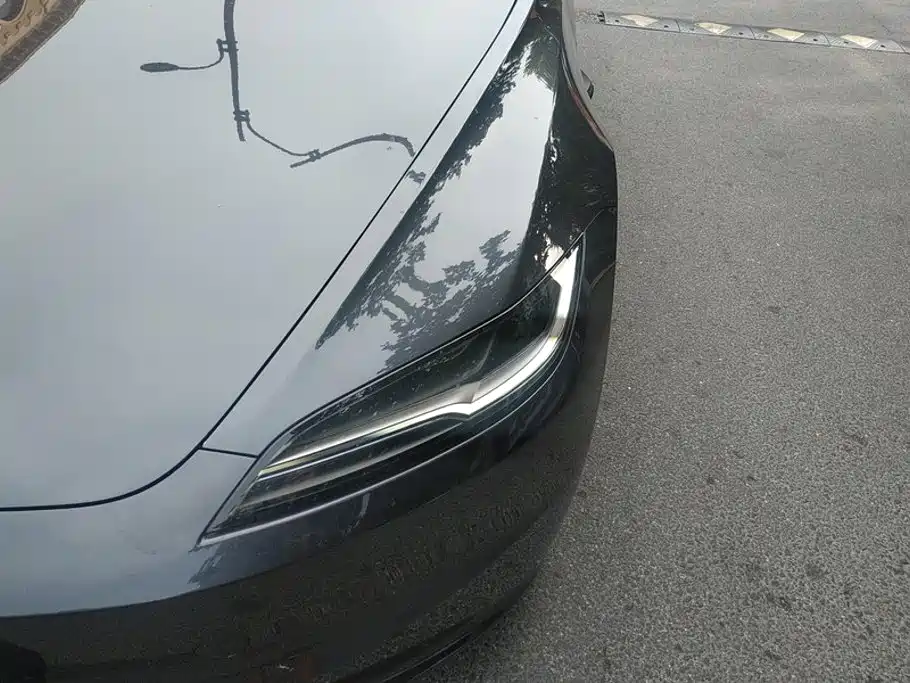 Tesla Model 3 — миниатюра 5