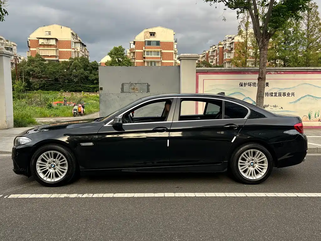 BMW 5 Series — миниатюра 12