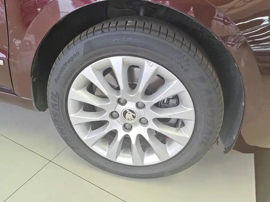 Skoda Superb — миниатюра 6