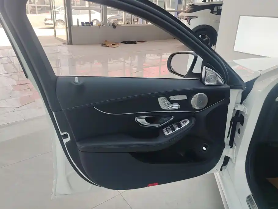 Mercedes-Benz C-Class — миниатюра 7