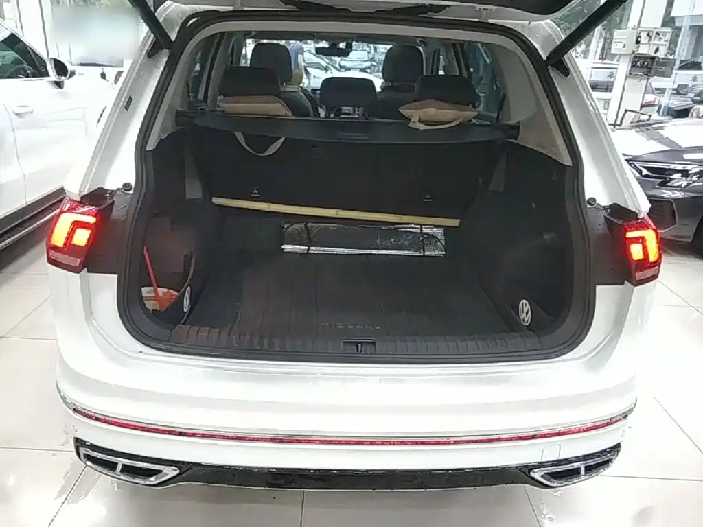 Volkswagen Tiguan L — миниатюра 19