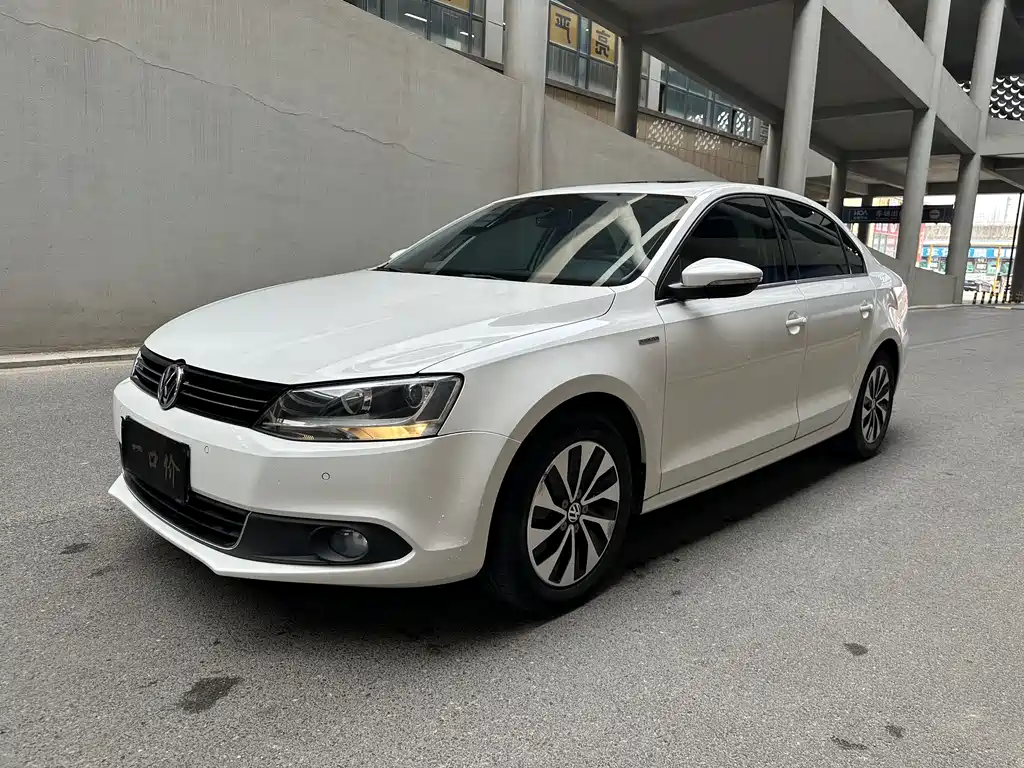Volkswagen Sagitar 2015