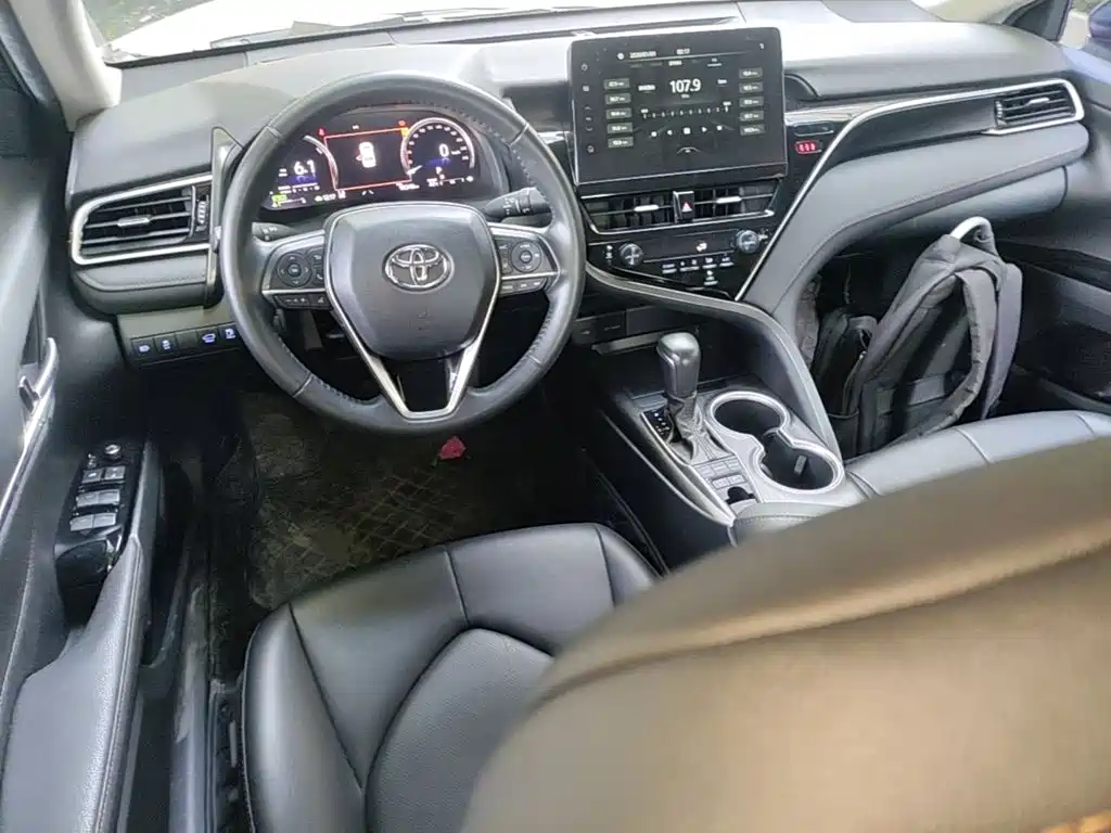Toyota Camry — миниатюра 10