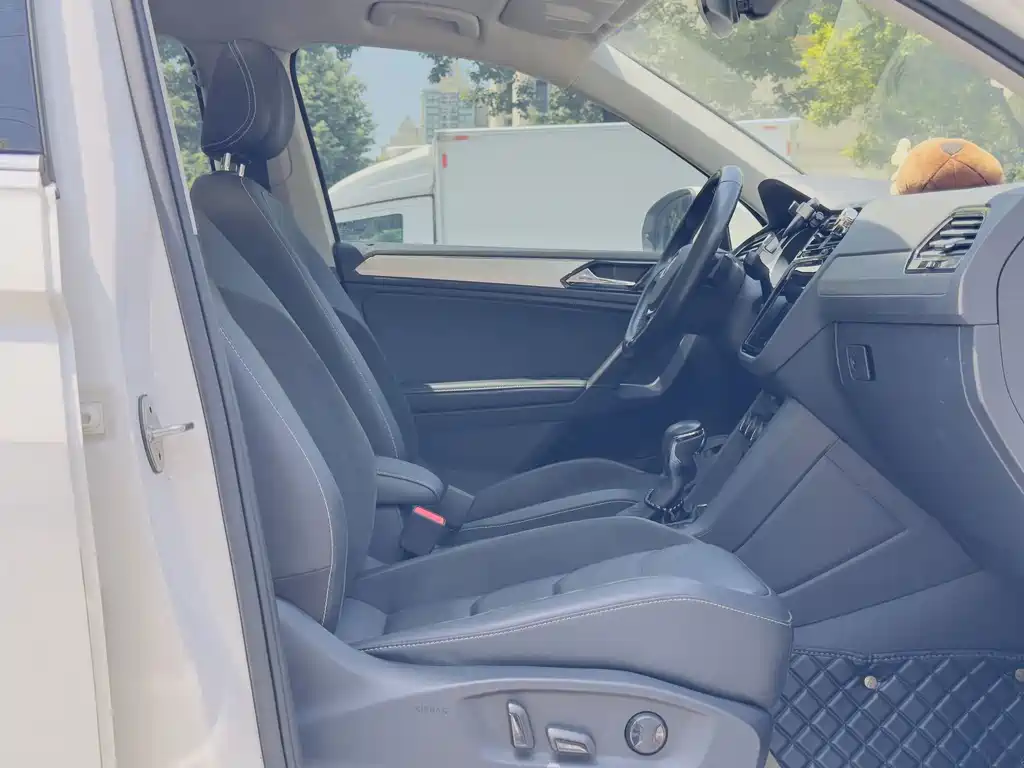 Volkswagen Tiguan L — миниатюра 10