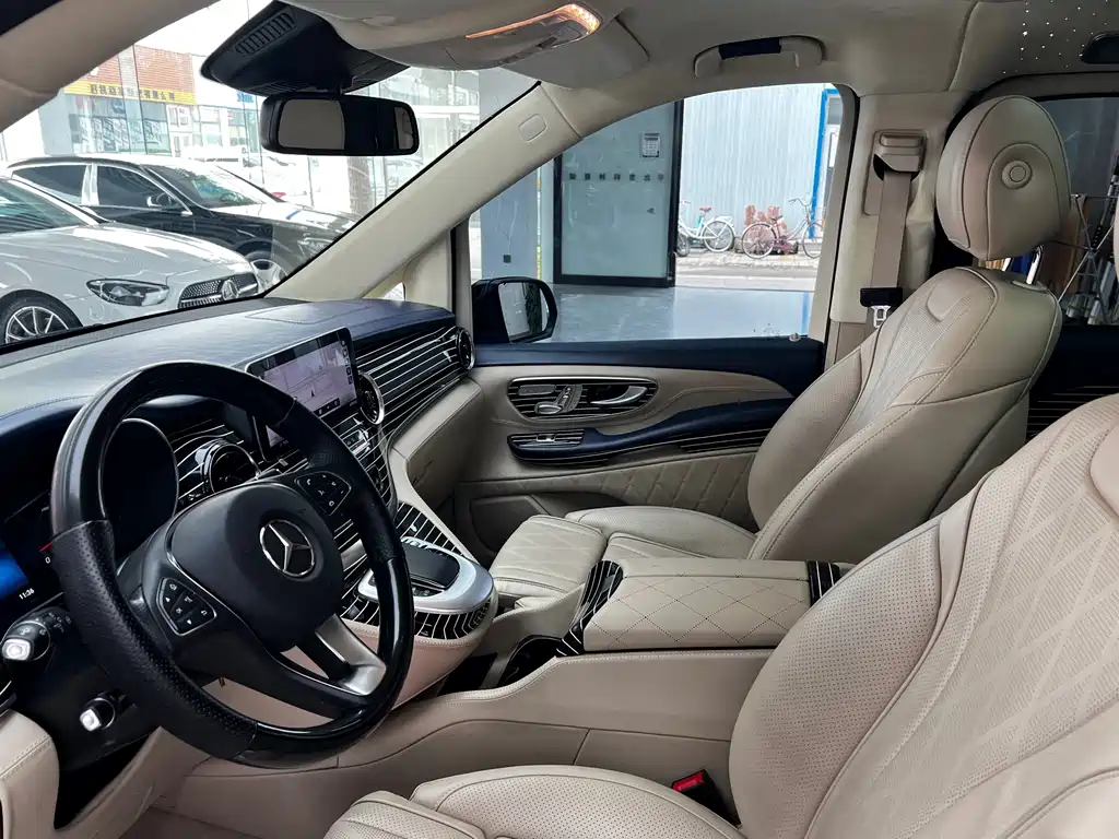 Mercedes-Benz V-Class — миниатюра 16