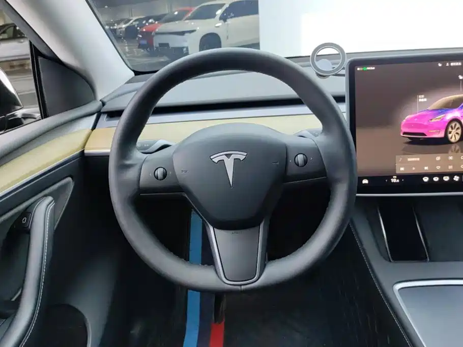 Tesla Model Y — миниатюра 15