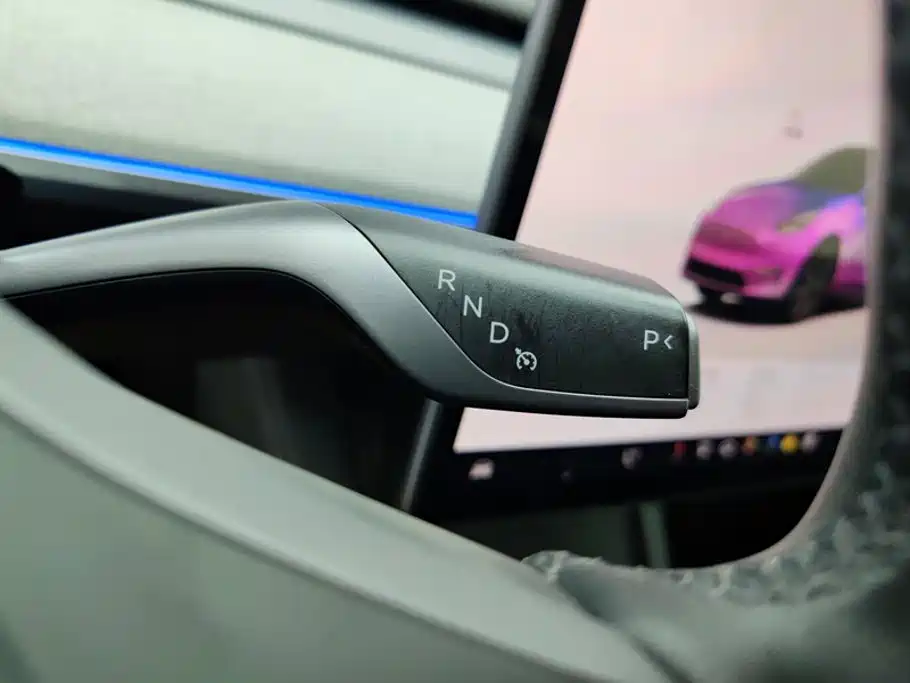 Tesla Model Y — миниатюра 16
