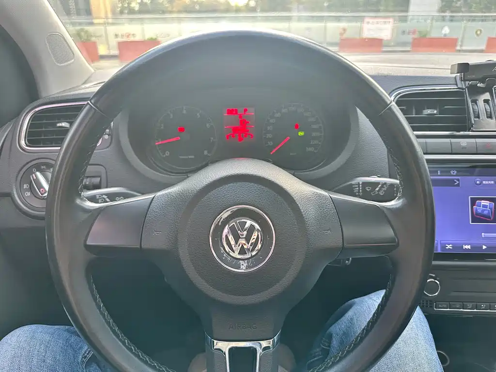 Volkswagen Polo — миниатюра 12
