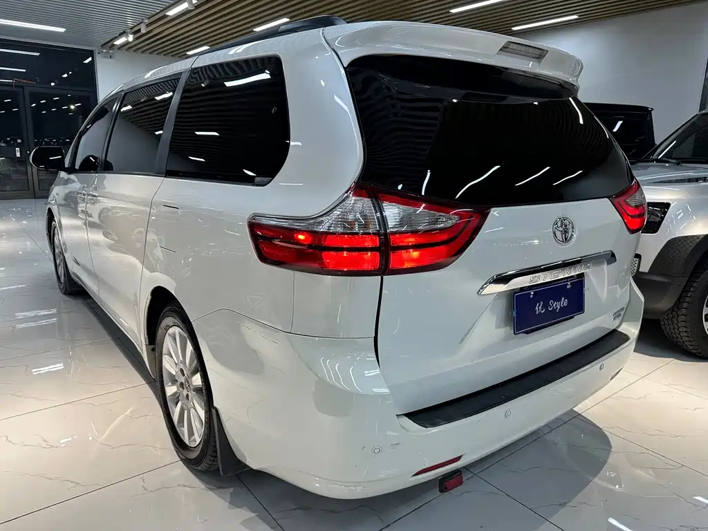 Toyota Sienna — миниатюра 5