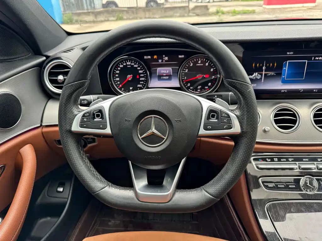 Mercedes-Benz E-Class — миниатюра 5