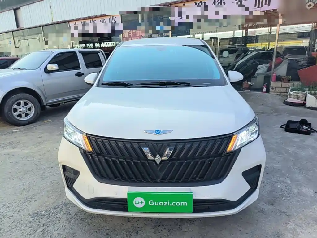 Wuling Jiachen — миниатюра 3