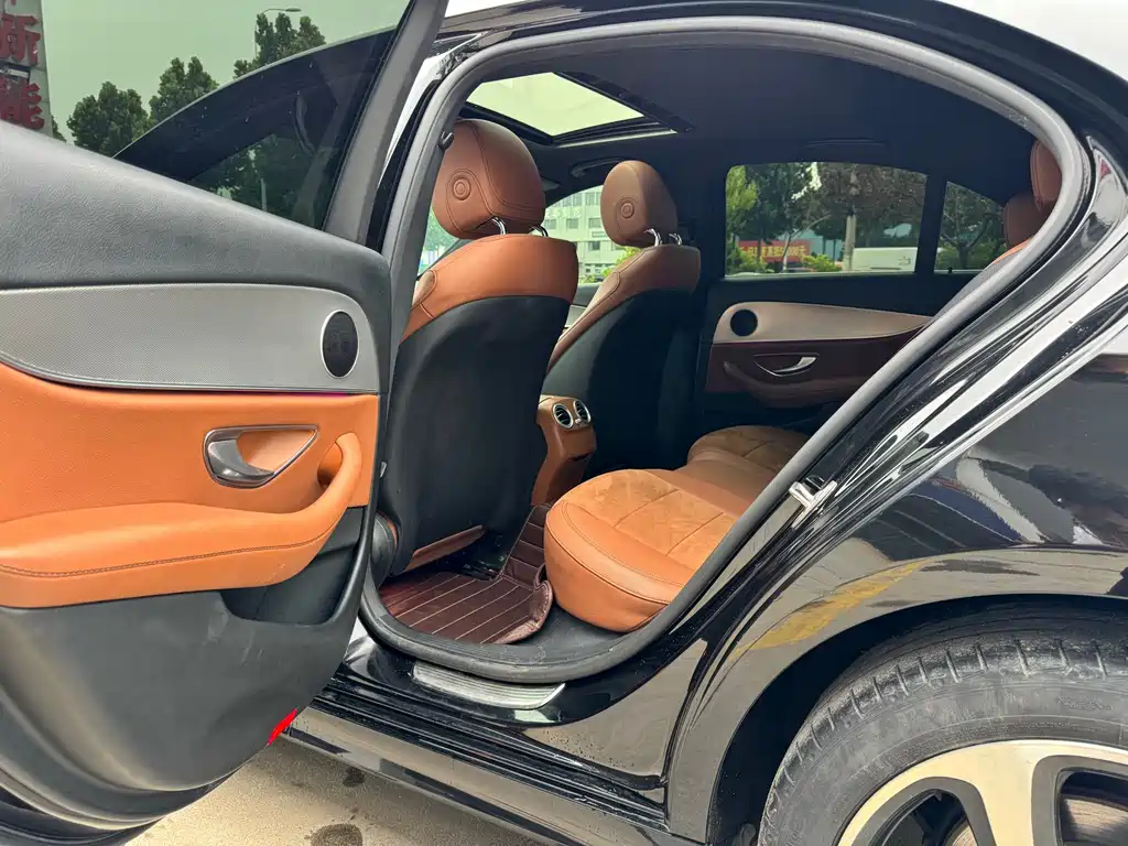 Mercedes-Benz E-Class — миниатюра 10