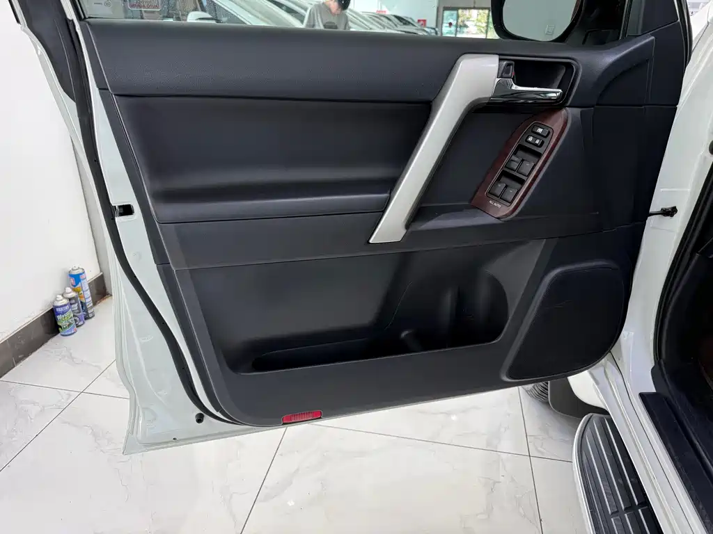 Toyota Prado — миниатюра 4
