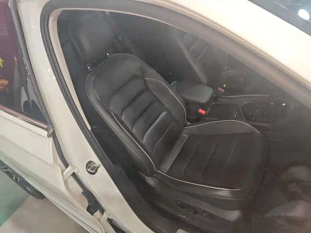 Volkswagen Tiguan L — миниатюра 25