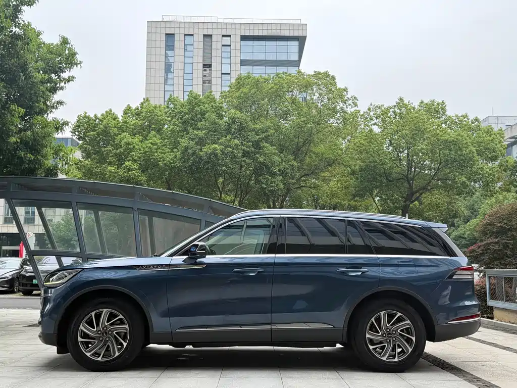 Lincoln Aviator (Import) — миниатюра 5
