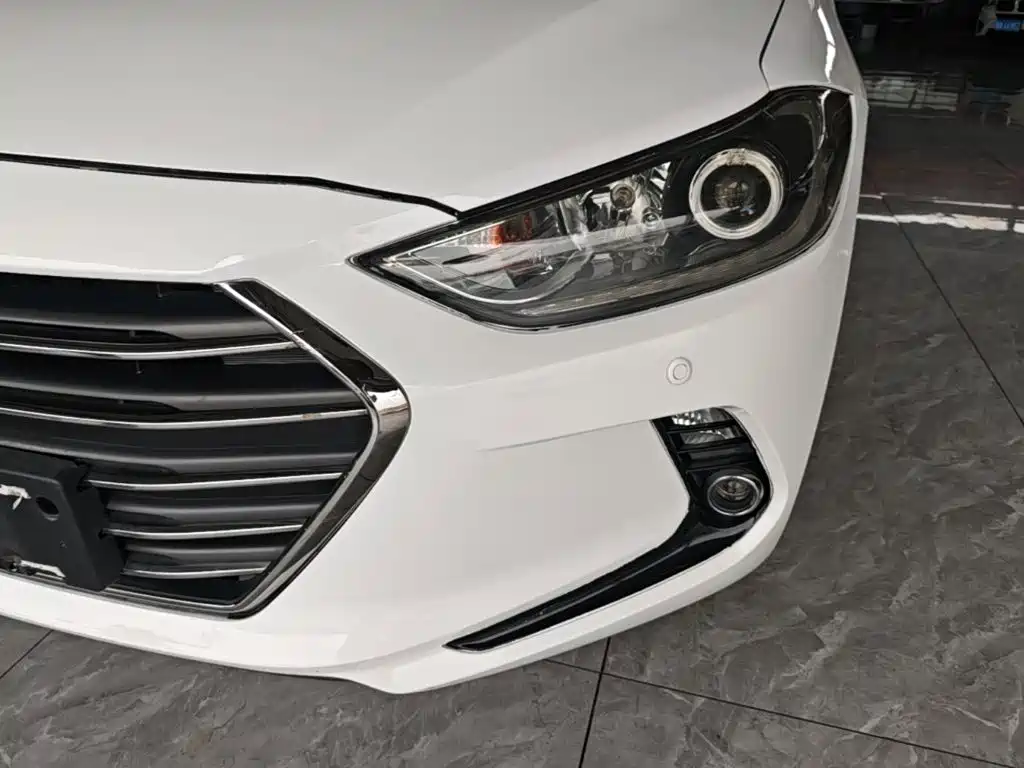 Hyundai Elantra — миниатюра 24
