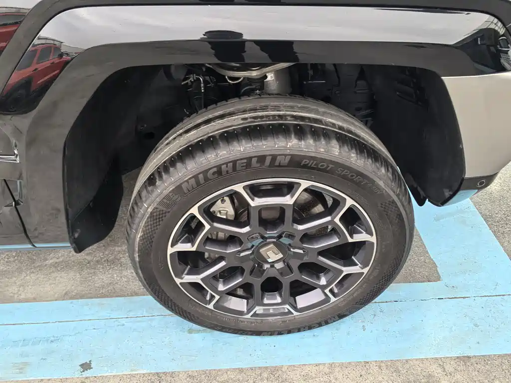 TANK TANK 700 NEW ENERGY