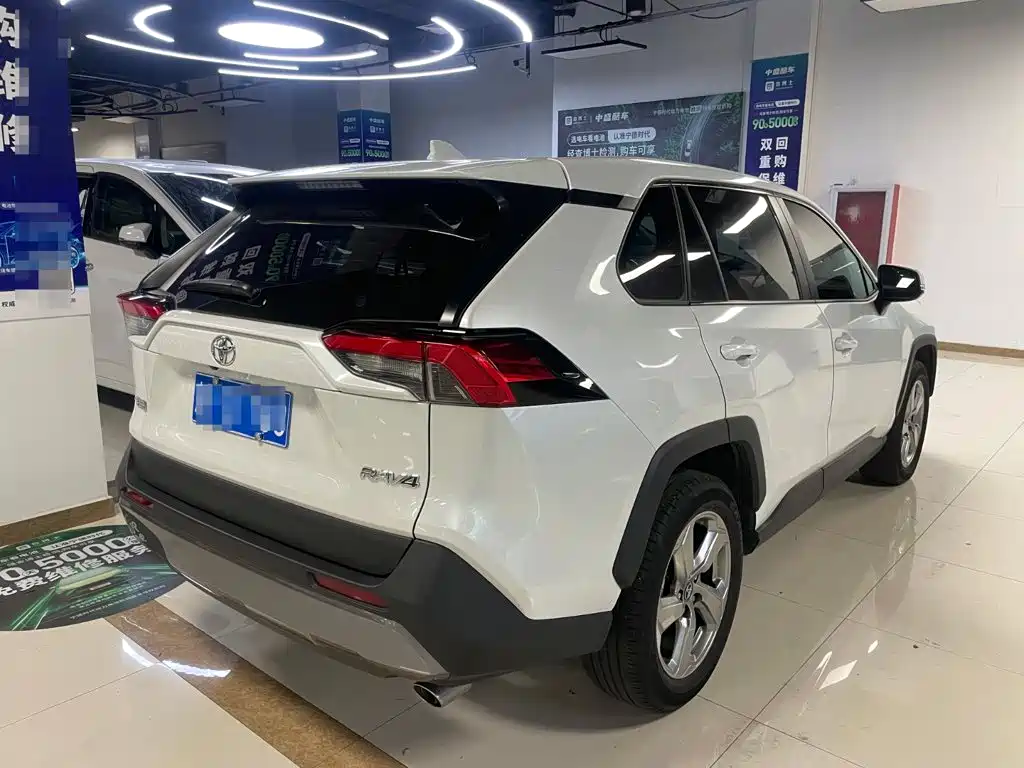 Toyota RAV4 — миниатюра 4