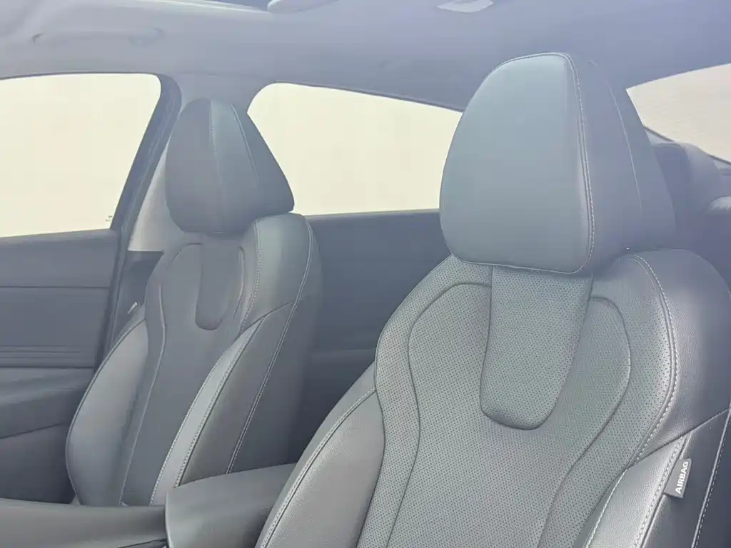Hyundai Elantra — миниатюра 16