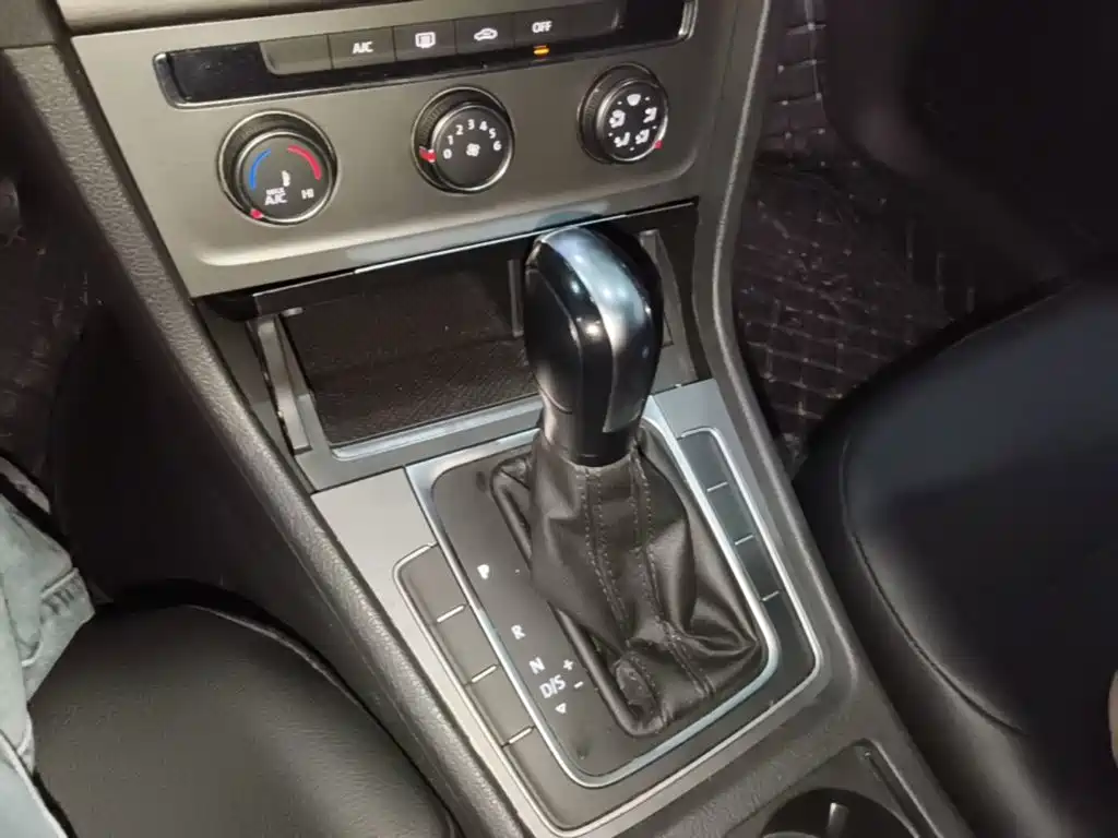 Volkswagen Golf — миниатюра 14