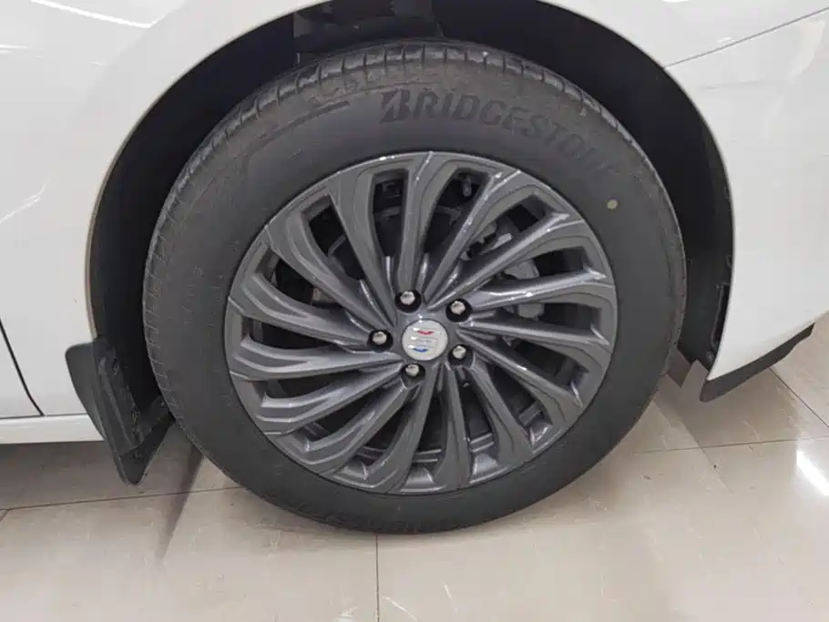 Buick LaCrosse — миниатюра 6