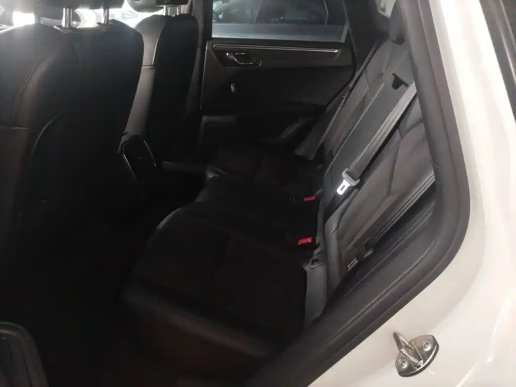 Porsche Macan — миниатюра 13