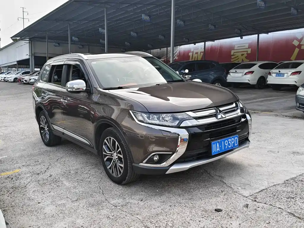 Mitsubishi Outlander (Import) — миниатюра 3