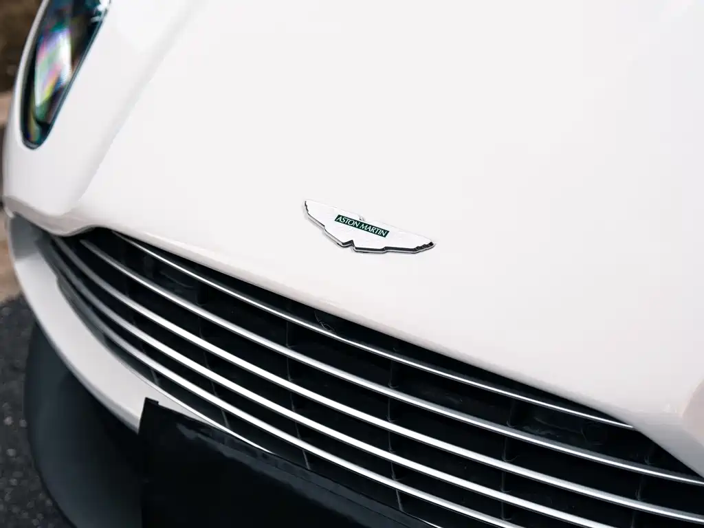 Aston Martin DB11 — миниатюра 10