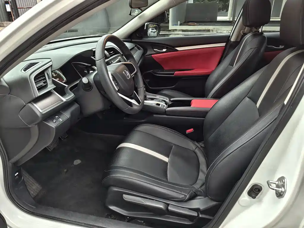 Honda Civic 2016 220TURBO CVT Luxury