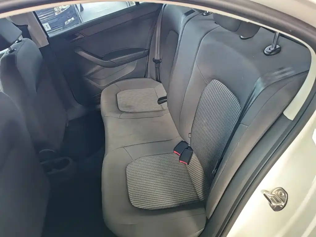 Volkswagen Santana — миниатюра 17