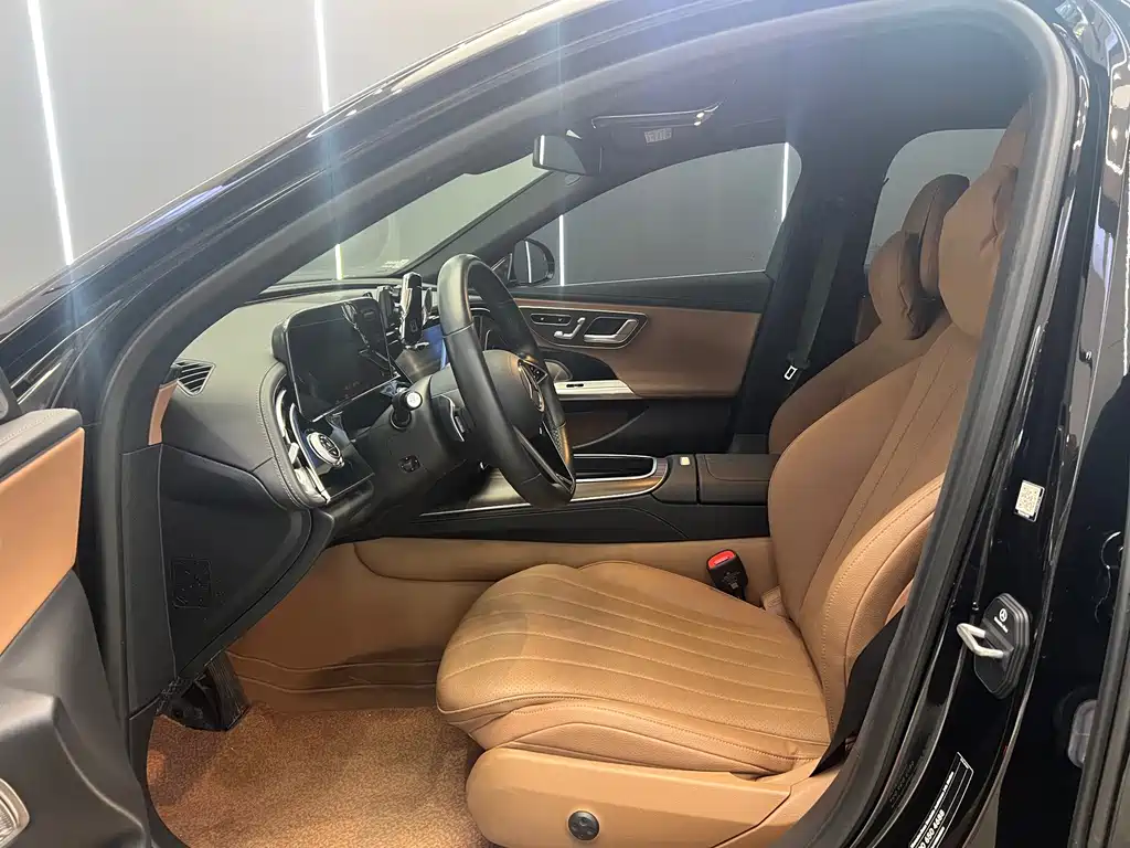 Mercedes-Benz E-Class — миниатюра 4