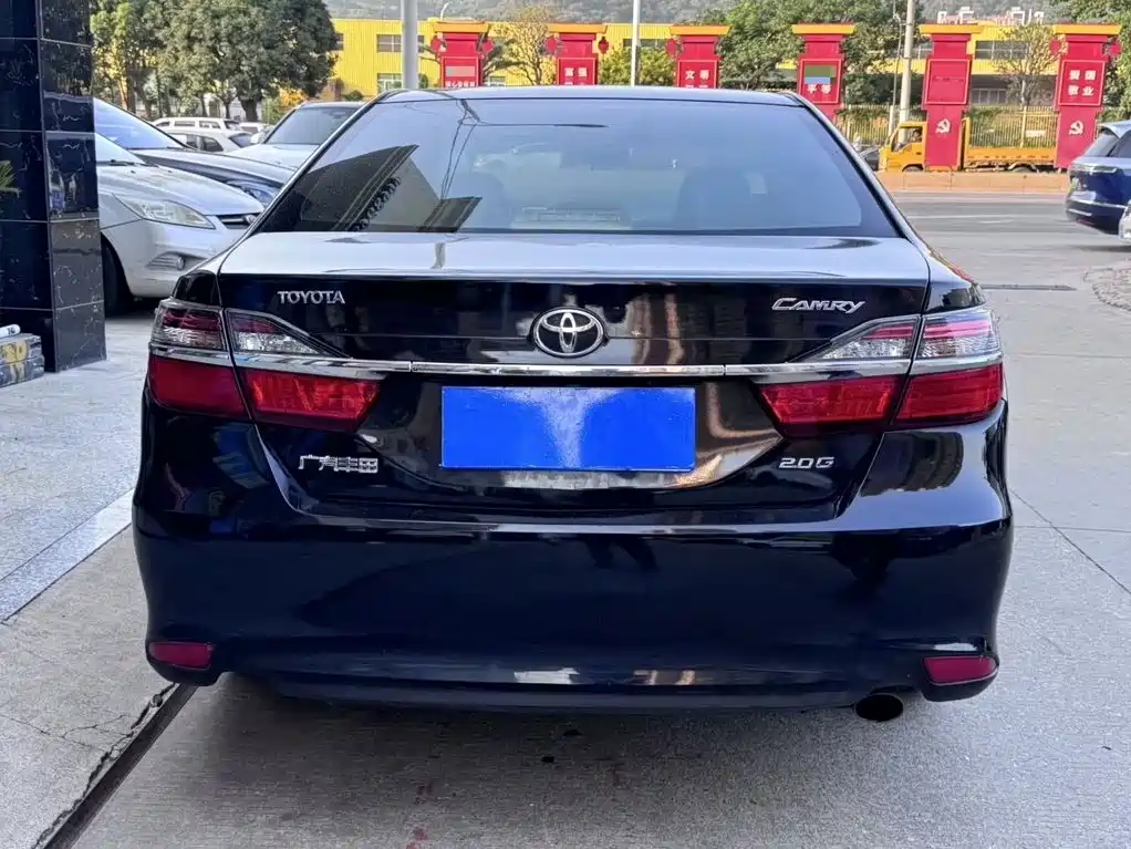 Toyota Camry — миниатюра 5