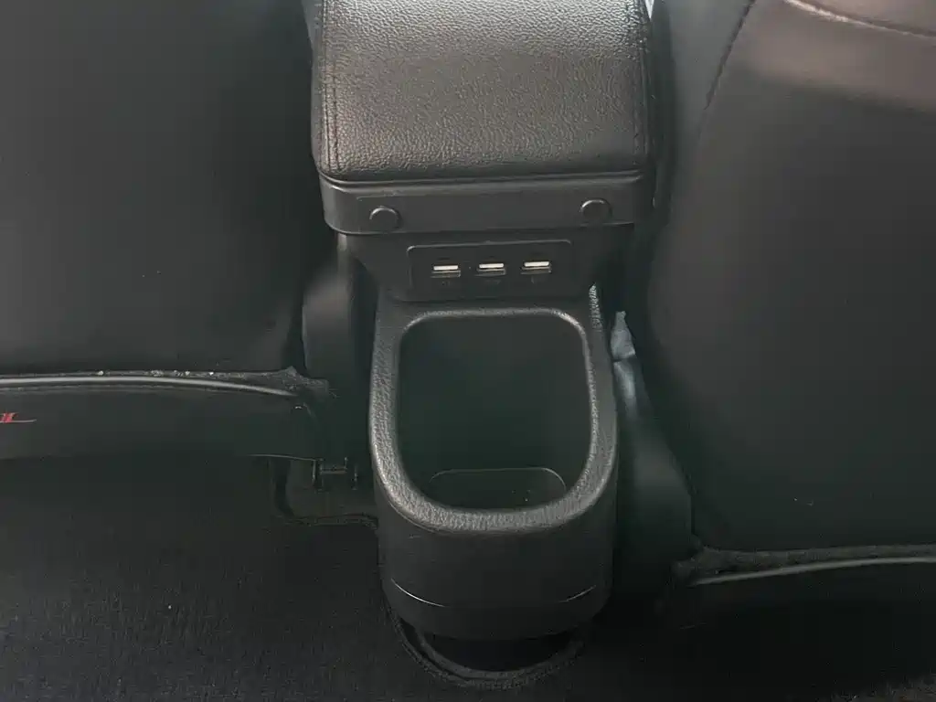 Toyota Yaris L — миниатюра 21