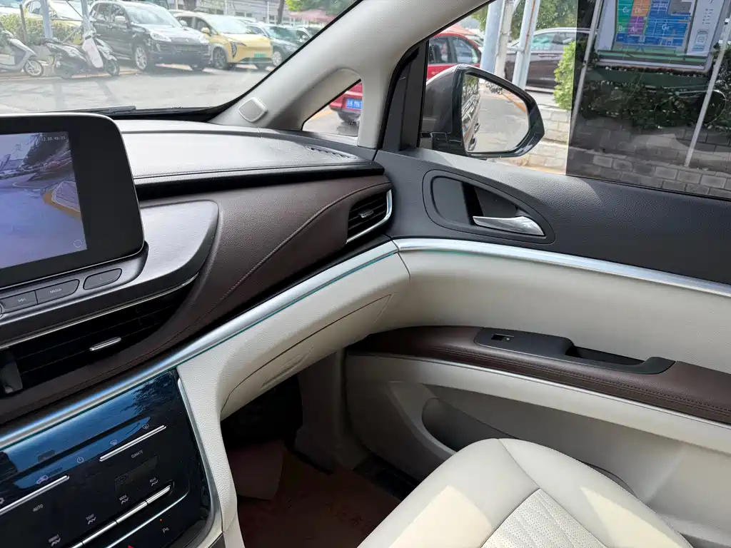 Buick GL8 — миниатюра 22