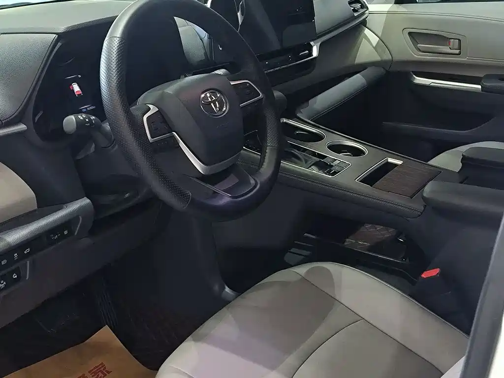 Toyota Granvia — миниатюра 4