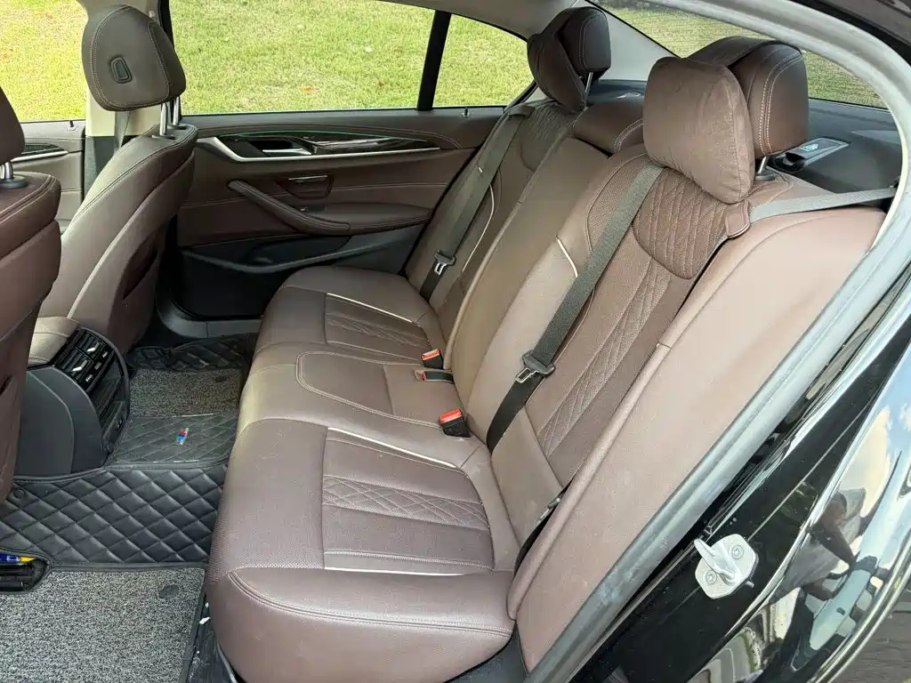 BMW 5 Series — миниатюра 12