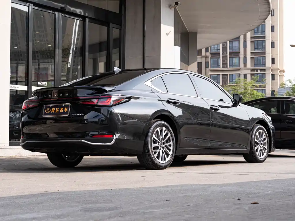 Lexus ES 2025 300h Premium