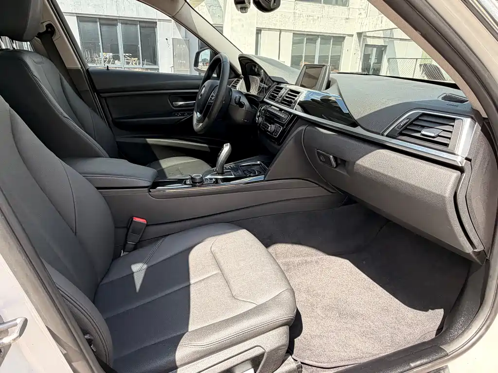 BMW 3 Series — миниатюра 9