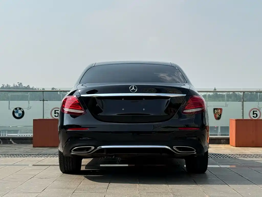 Mercedes-Benz E-Class — миниатюра 7