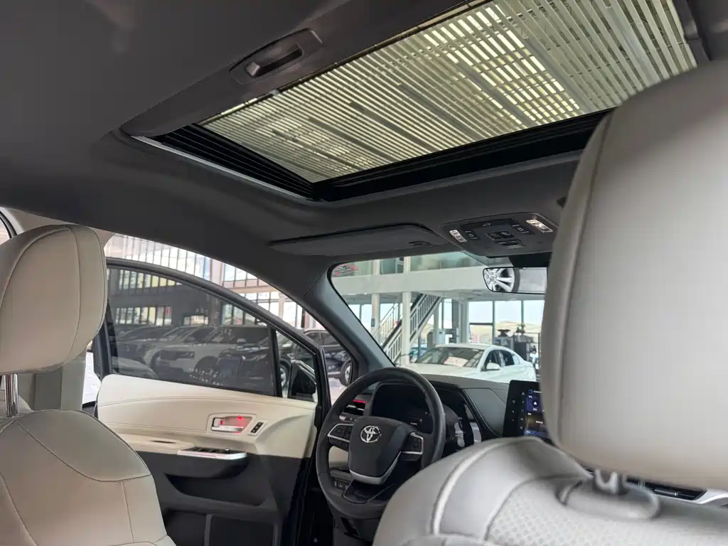 Toyota Granvia — миниатюра 15
